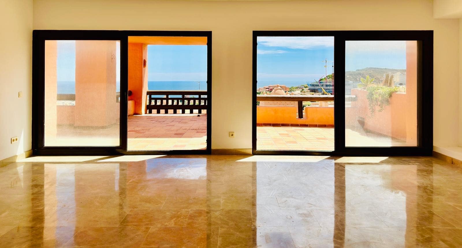 3 soveværelse Penthouse til salg i Manilva med swimmingpool garage - € 515.000 (Ref: 9236391)