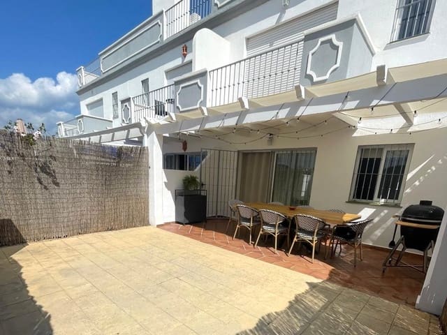 3 soverom Hus til salgs i Estepona med svømmebasseng garasje - € 665 000 (Ref: 9236392)