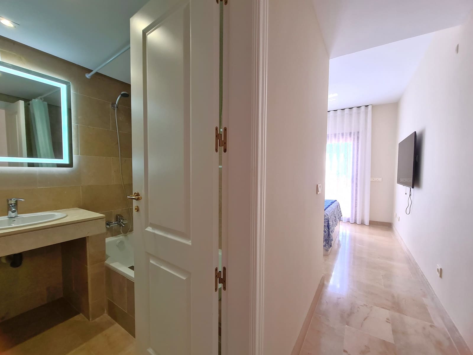 2 sovrum Lägenhet till salu i Manilva med pool garage - 329 000 € (Ref: 9242849)