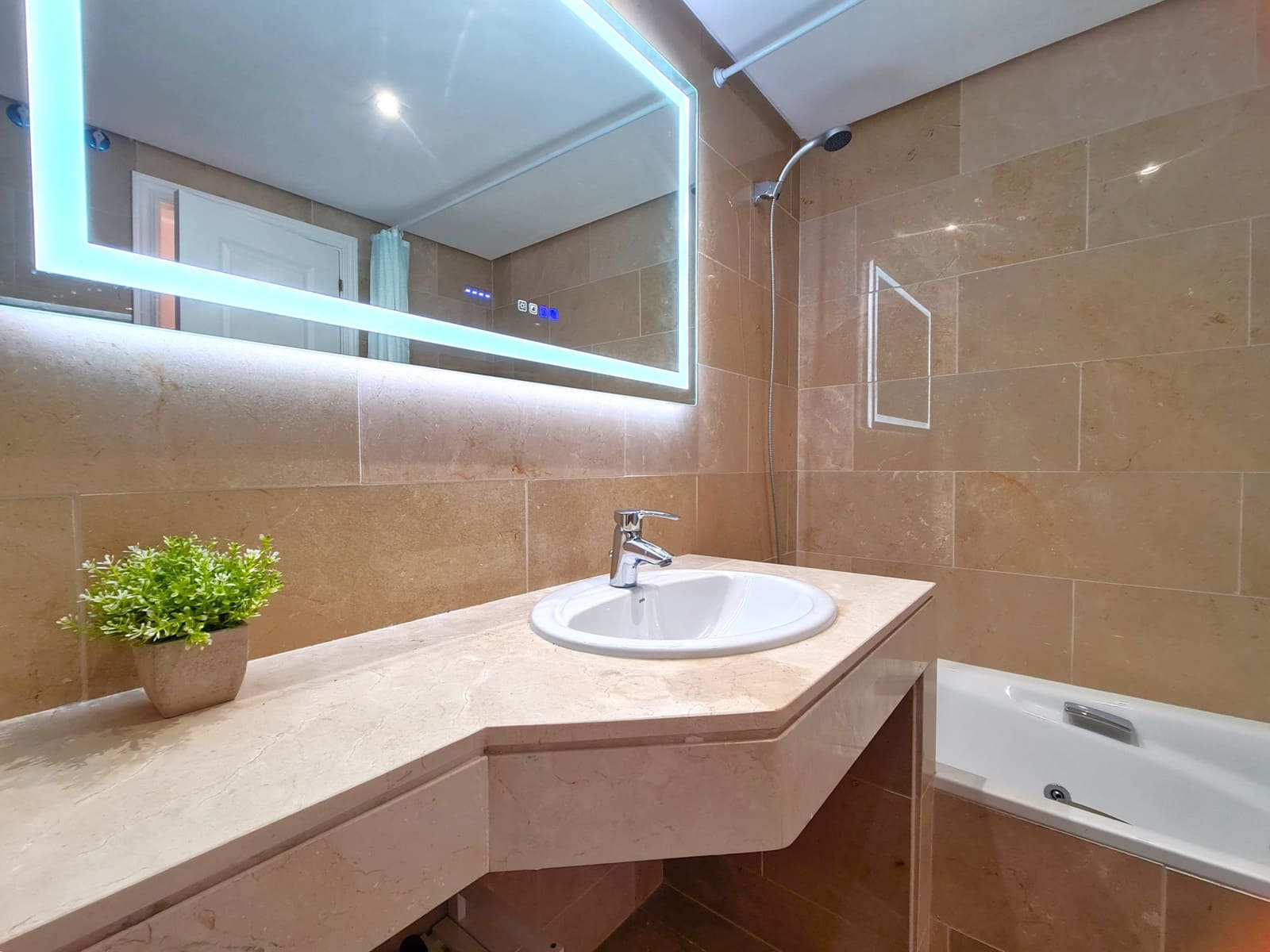 2 sovrum Lägenhet till salu i Manilva med pool garage - 329 000 € (Ref: 9242849)