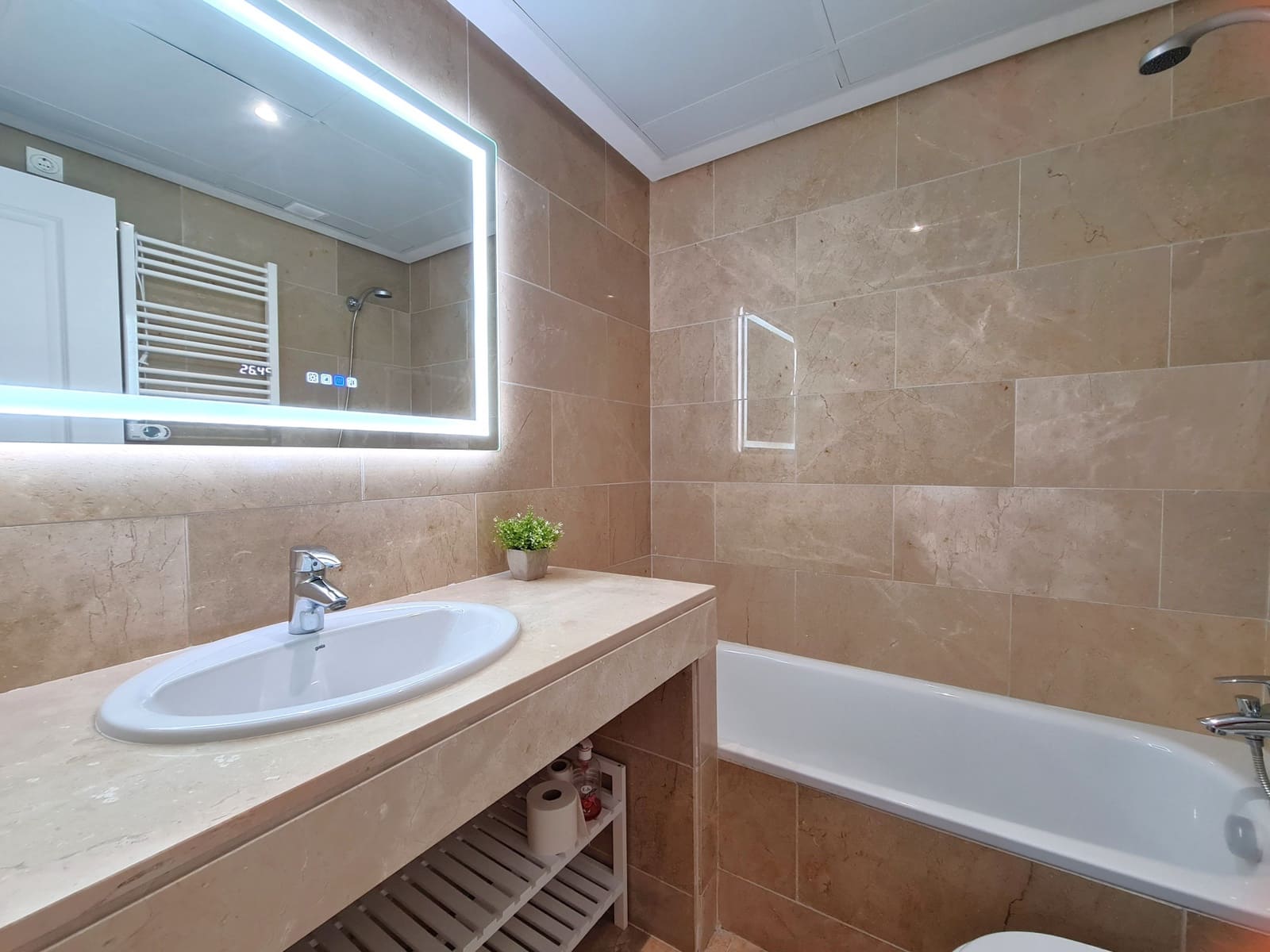 2 sovrum Lägenhet till salu i Manilva med pool garage - 329 000 € (Ref: 9242849)