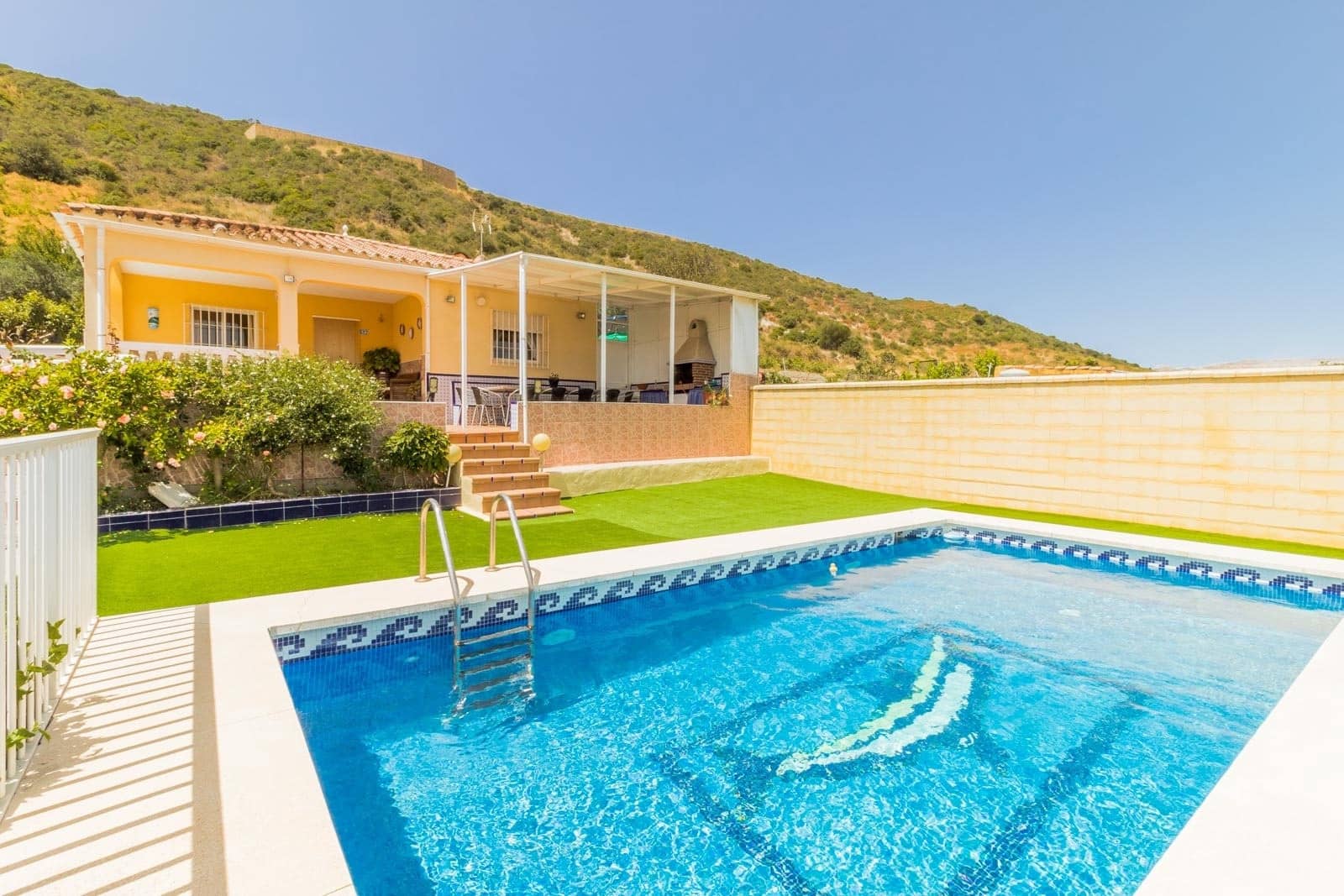 3 soveværelse Finca/Landehus til salg i Manilva med swimmingpool garage - € 395.000 (Ref: 9242850)