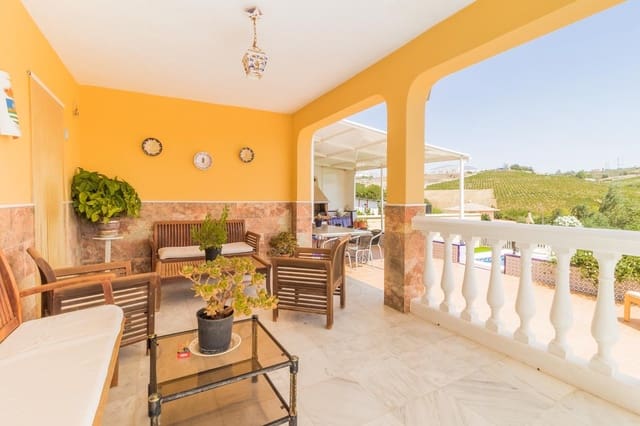 3 soveværelse Finca/Landehus til salg i Manilva med swimmingpool garage - € 395.000 (Ref: 9242850)