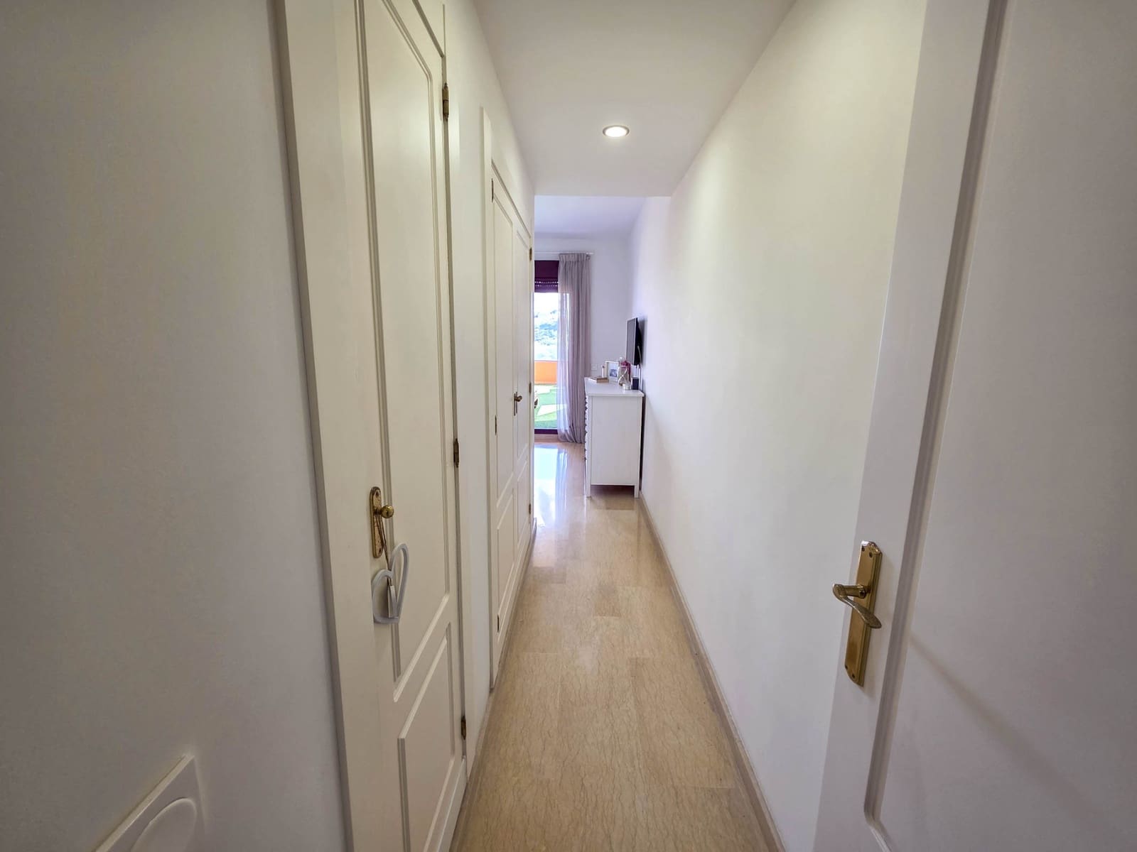 3 sypialnia Apartament na sprzedaż w La Duquesa / Puerto de la Duquesa z basenem garażem - 480 000 € (Ref: 9248159)