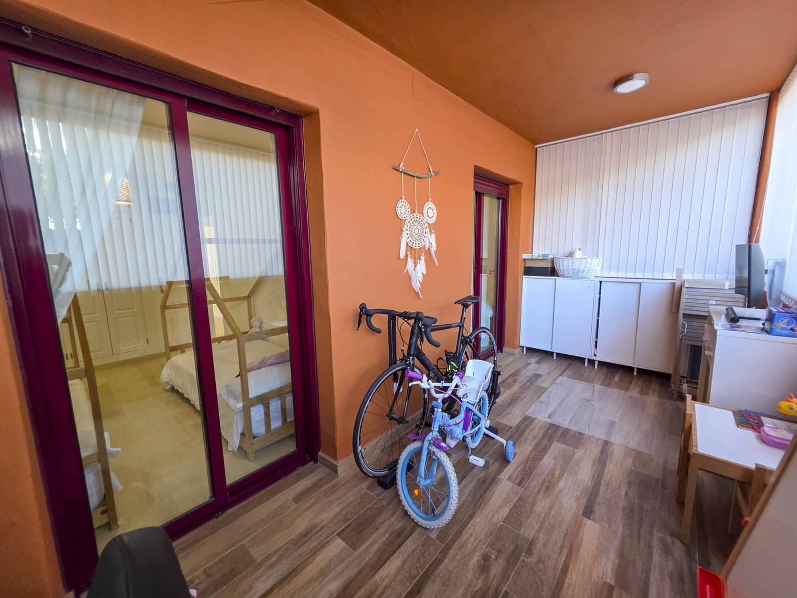 3 sypialnia Apartament na sprzedaż w La Duquesa / Puerto de la Duquesa z basenem garażem - 480 000 € (Ref: 9248159)