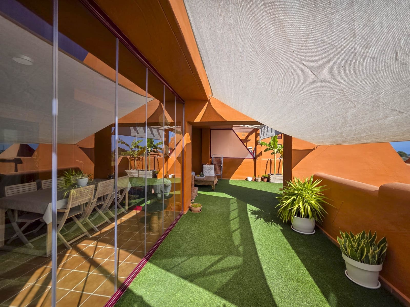 3 sypialnia Apartament na sprzedaż w La Duquesa / Puerto de la Duquesa z basenem garażem - 480 000 € (Ref: 9248159)