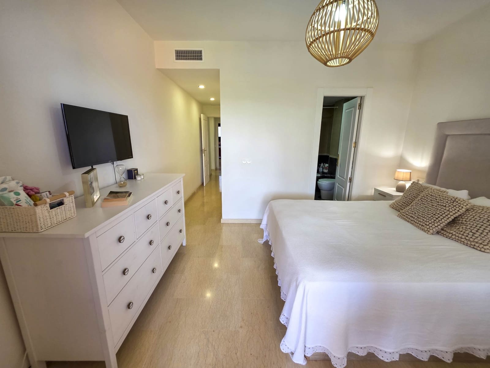 3 sypialnia Apartament na sprzedaż w La Duquesa / Puerto de la Duquesa z basenem garażem - 480 000 € (Ref: 9248159)
