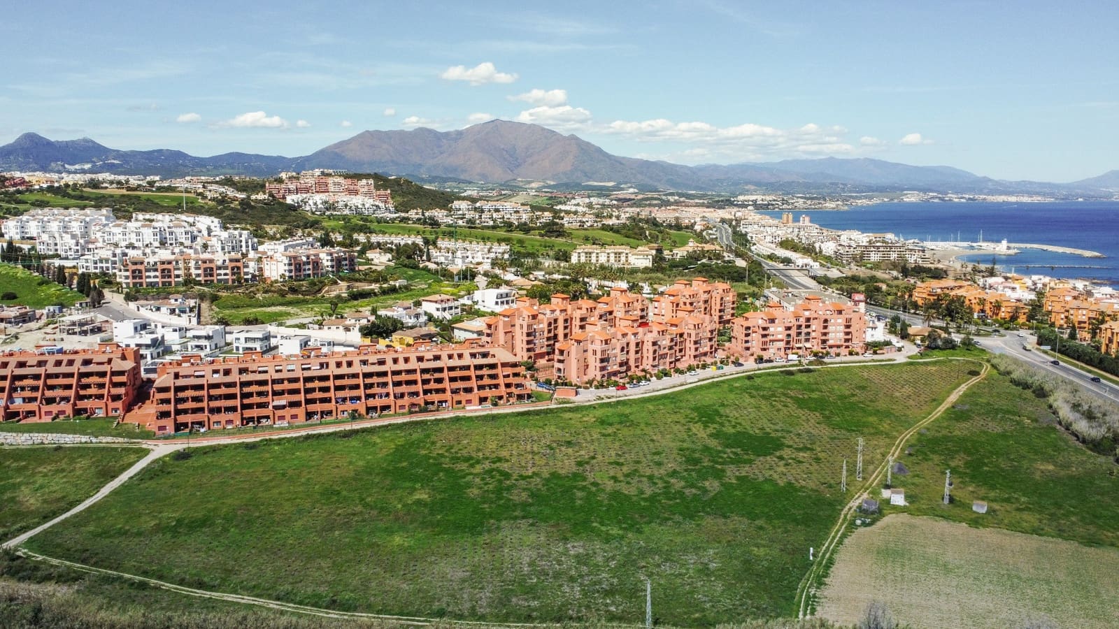 3 sypialnia Apartament na sprzedaż w La Duquesa / Puerto de la Duquesa z basenem garażem - 480 000 € (Ref: 9248159)