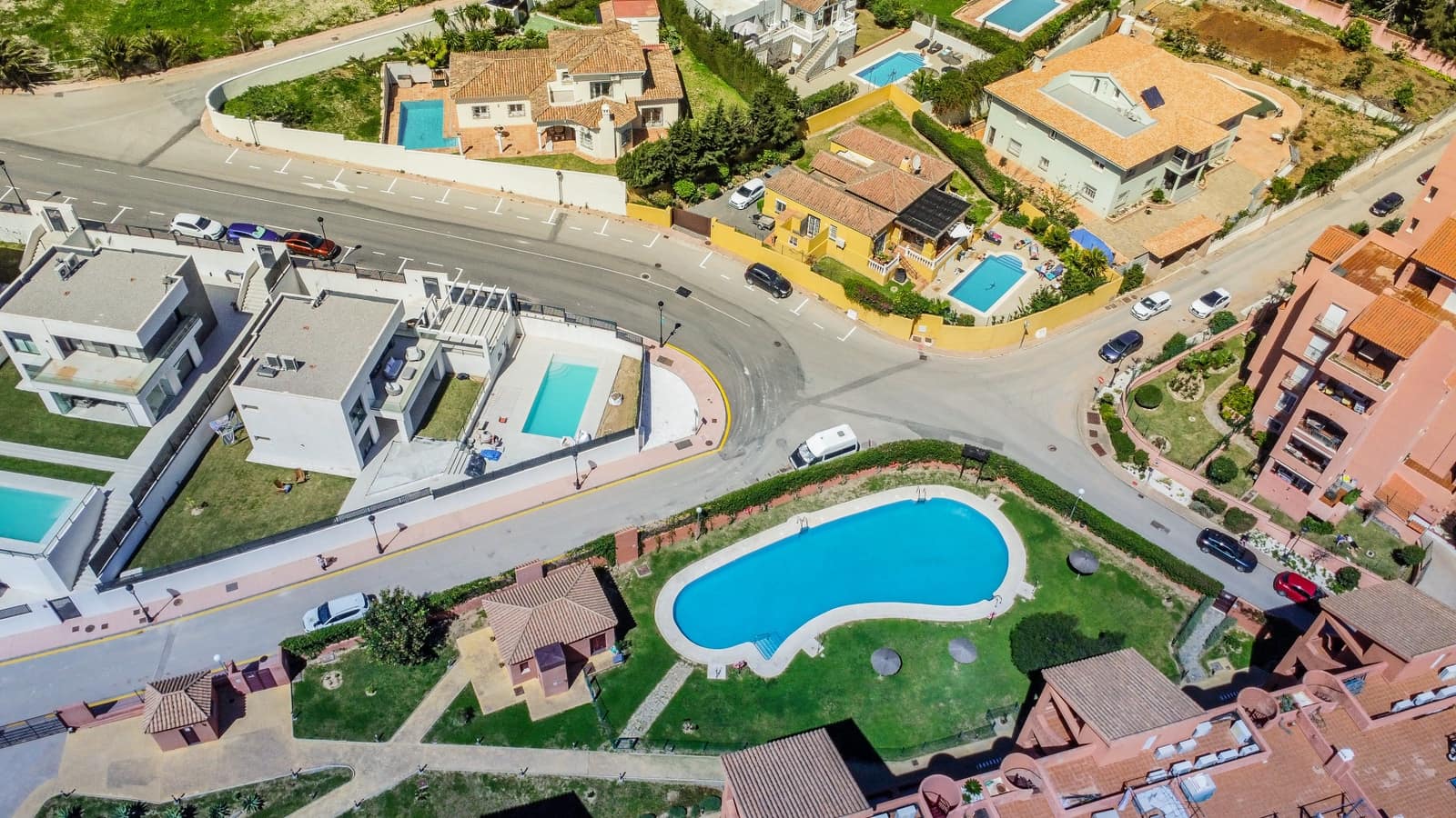 3 sypialnia Apartament na sprzedaż w La Duquesa / Puerto de la Duquesa z basenem garażem - 480 000 € (Ref: 9248159)
