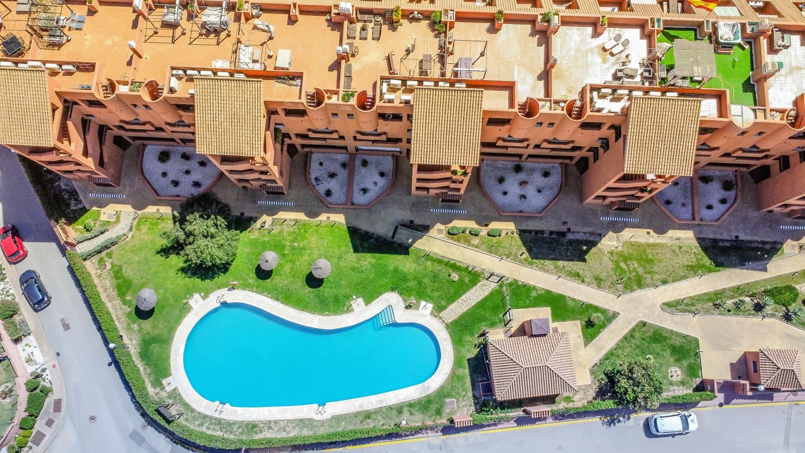 3 sypialnia Apartament na sprzedaż w La Duquesa / Puerto de la Duquesa z basenem garażem - 480 000 € (Ref: 9248159)
