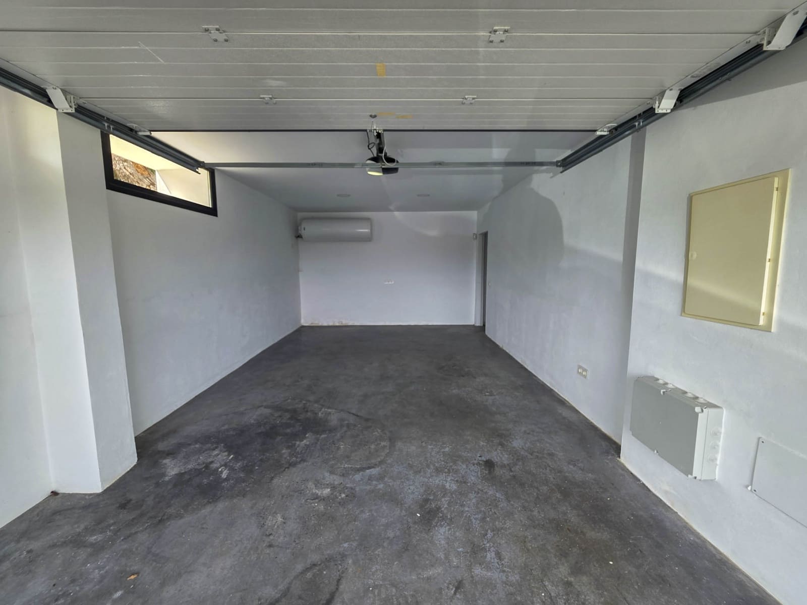 4 sypialnia Willa na sprzedaż w Buenas Noches z basenem garażem - 1 099 999 € (Ref: 9248163)