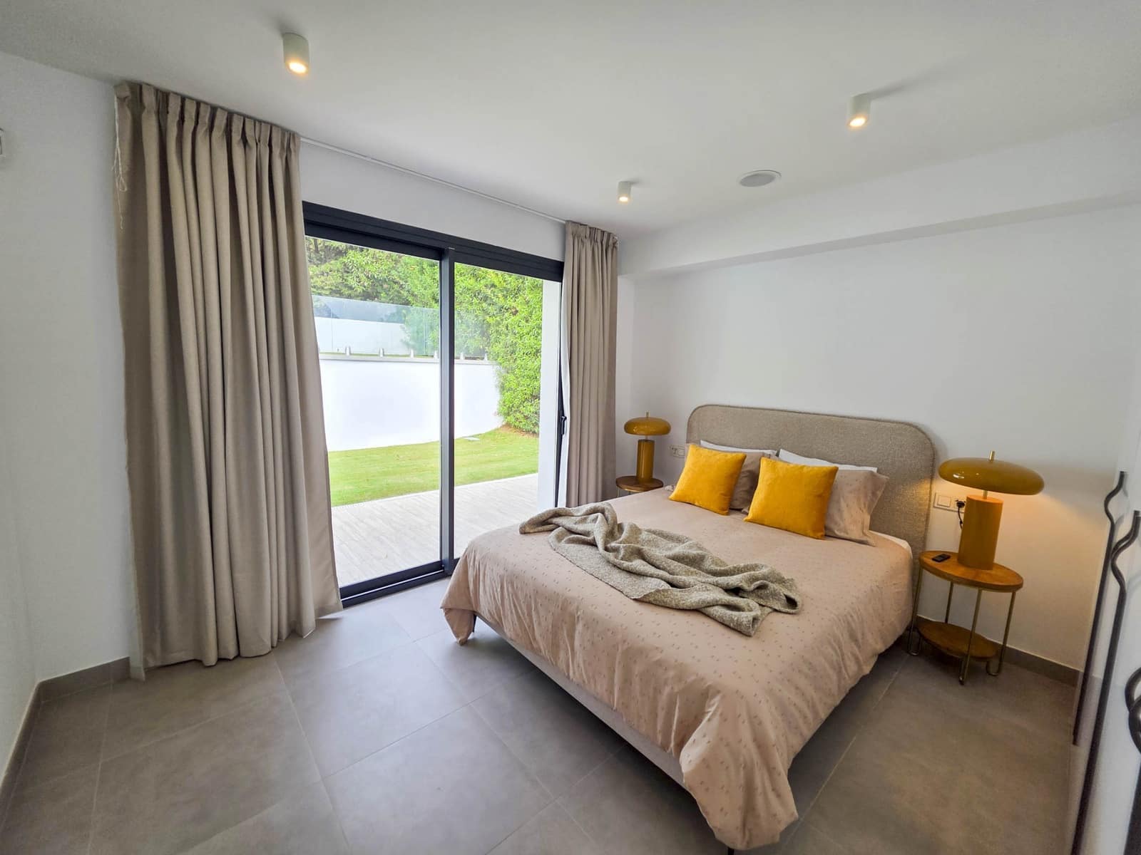 4 sypialnia Willa na sprzedaż w Buenas Noches z basenem garażem - 1 099 999 € (Ref: 9248163)