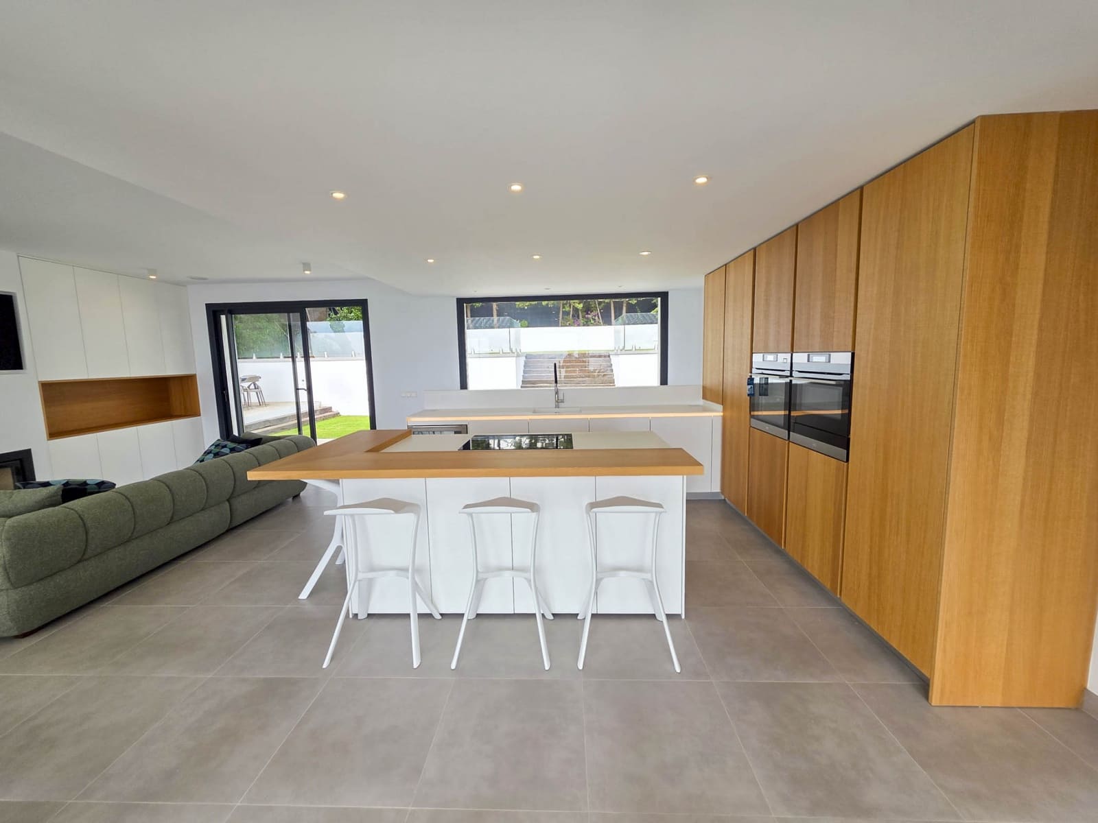 4 sypialnia Willa na sprzedaż w Buenas Noches z basenem garażem - 1 099 999 € (Ref: 9248163)