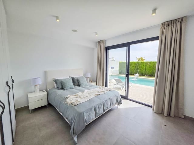 4 slaapkamer Villa te koop in Buenas Noches, Estepona met zwembad garage - € 1.099.999 (Ref: 9248163)