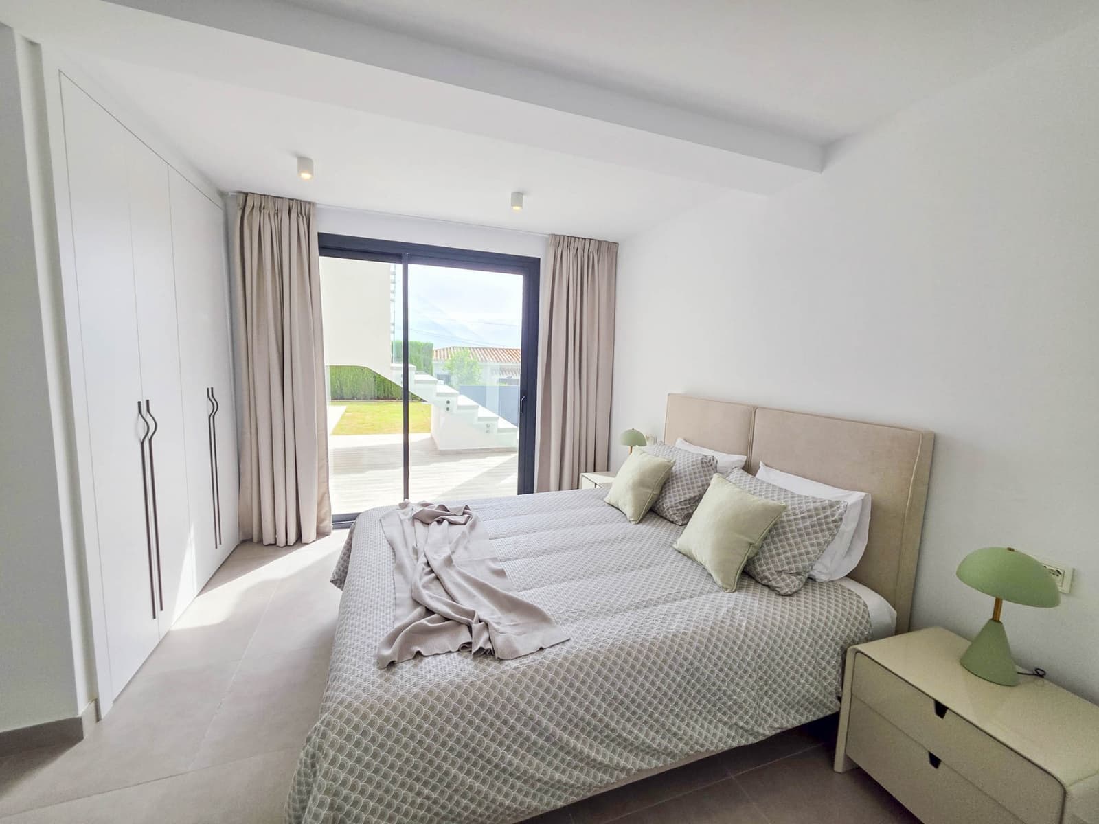 4 sypialnia Willa na sprzedaż w Buenas Noches z basenem garażem - 1 099 999 € (Ref: 9248163)