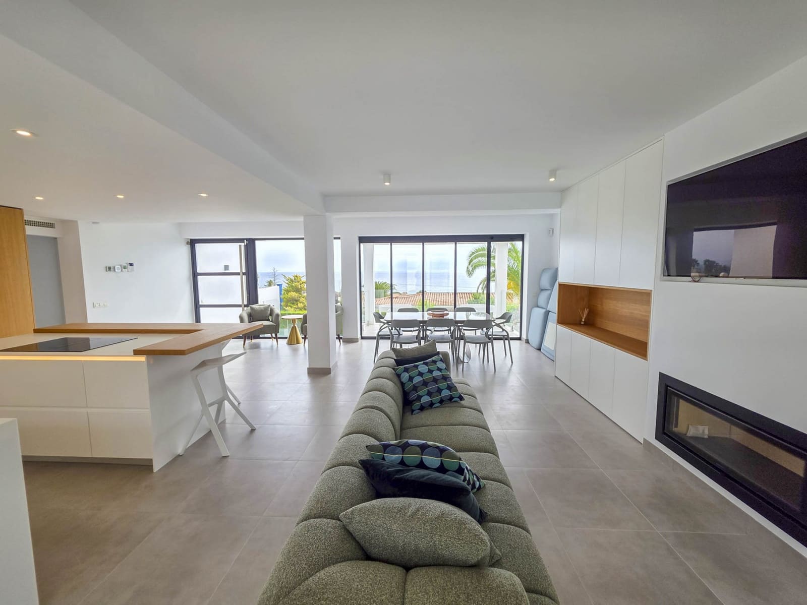 4 sypialnia Willa na sprzedaż w Buenas Noches z basenem garażem - 1 099 999 € (Ref: 9248163)