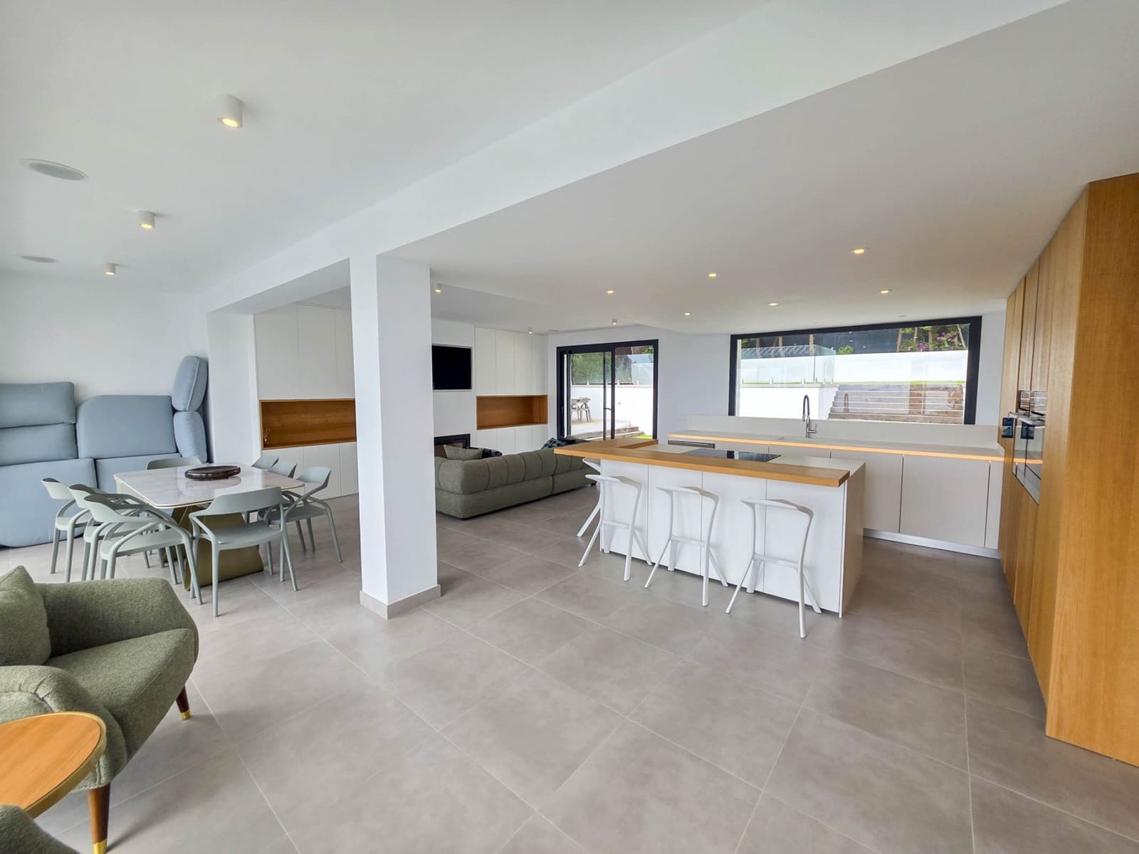 4 sypialnia Willa na sprzedaż w Buenas Noches z basenem garażem - 1 099 999 € (Ref: 9248163)