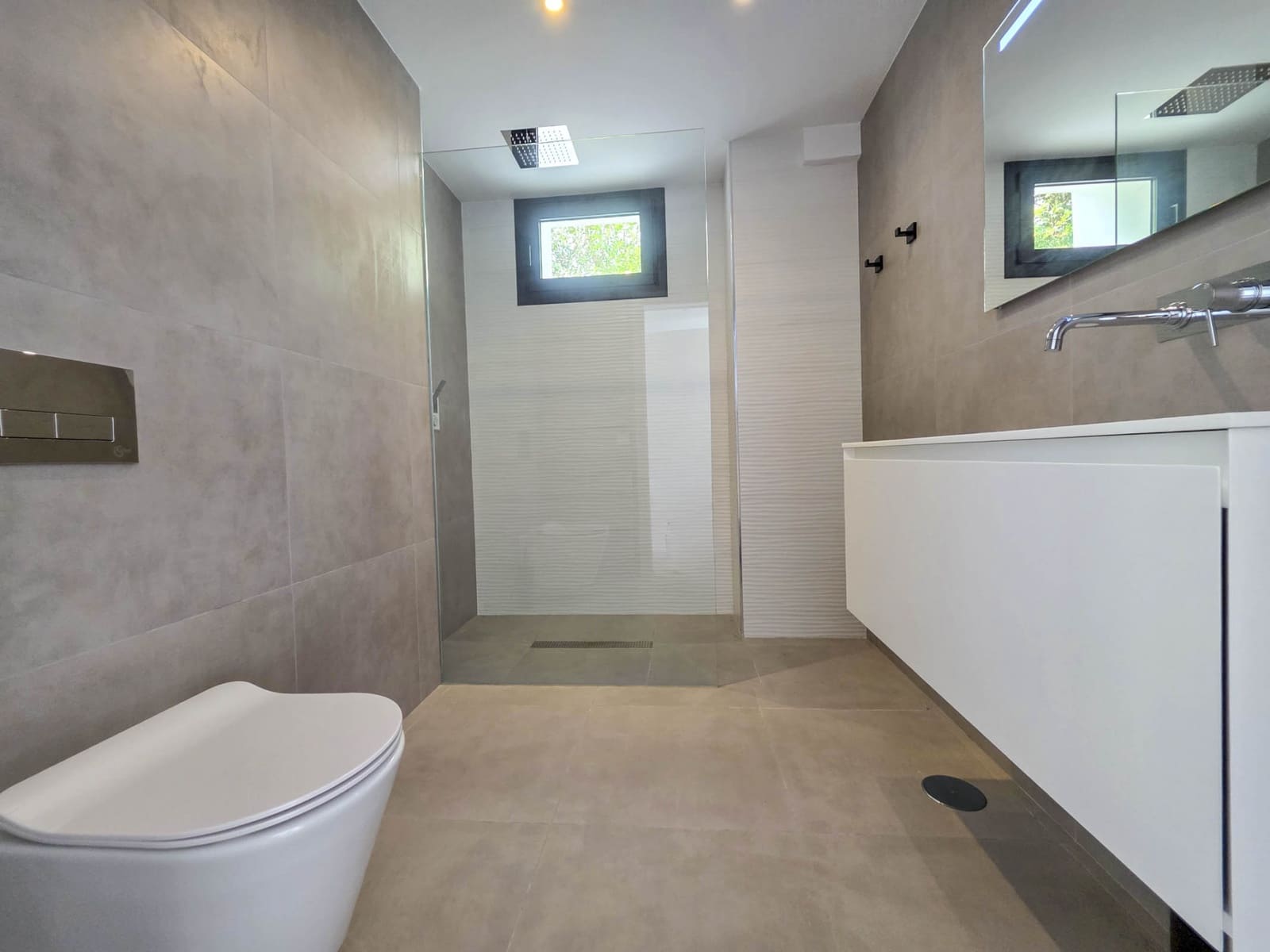 4 sypialnia Willa na sprzedaż w Buenas Noches z basenem garażem - 1 099 999 € (Ref: 9248163)