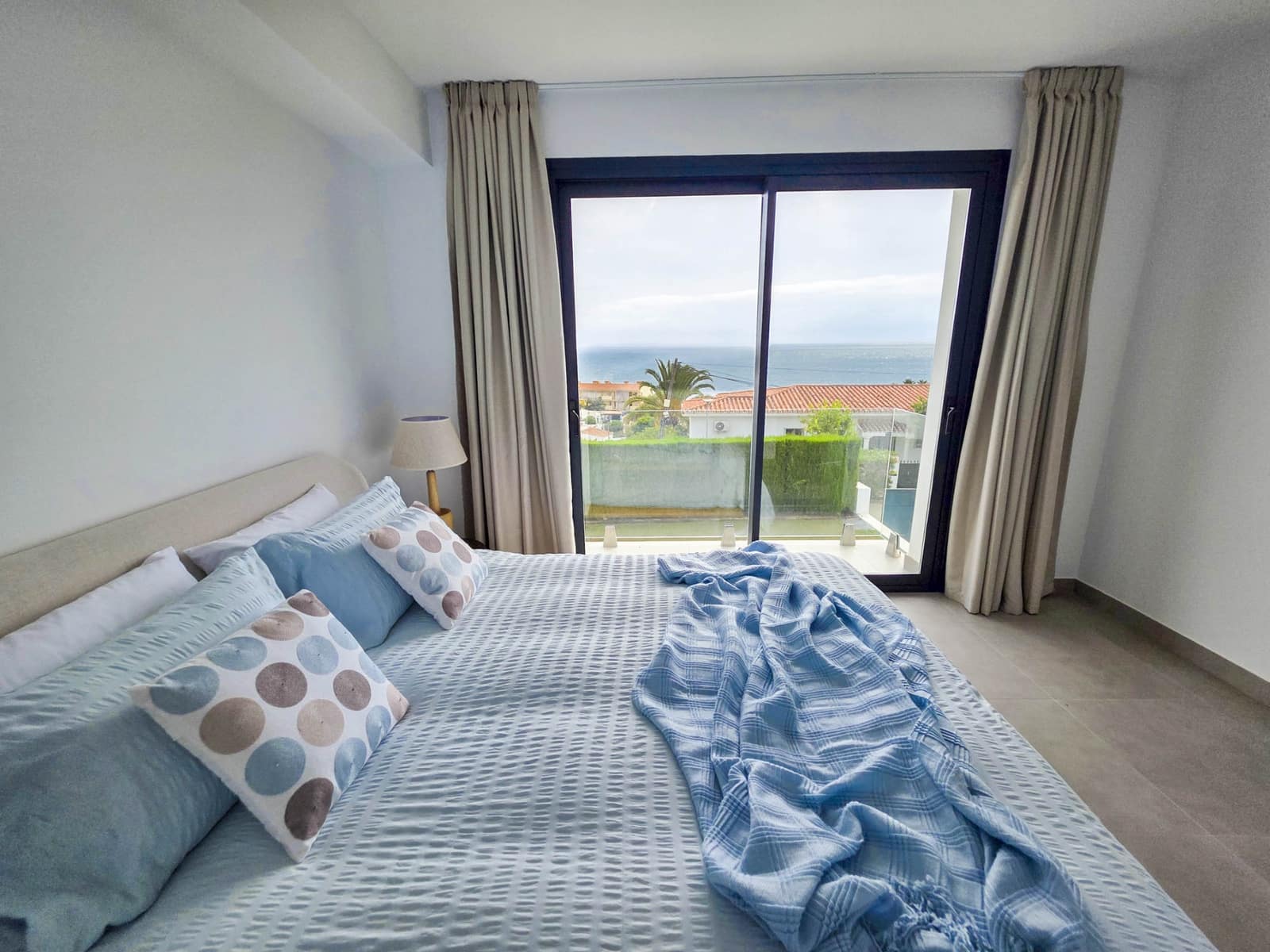 4 sypialnia Willa na sprzedaż w Buenas Noches z basenem garażem - 1 099 999 € (Ref: 9248163)