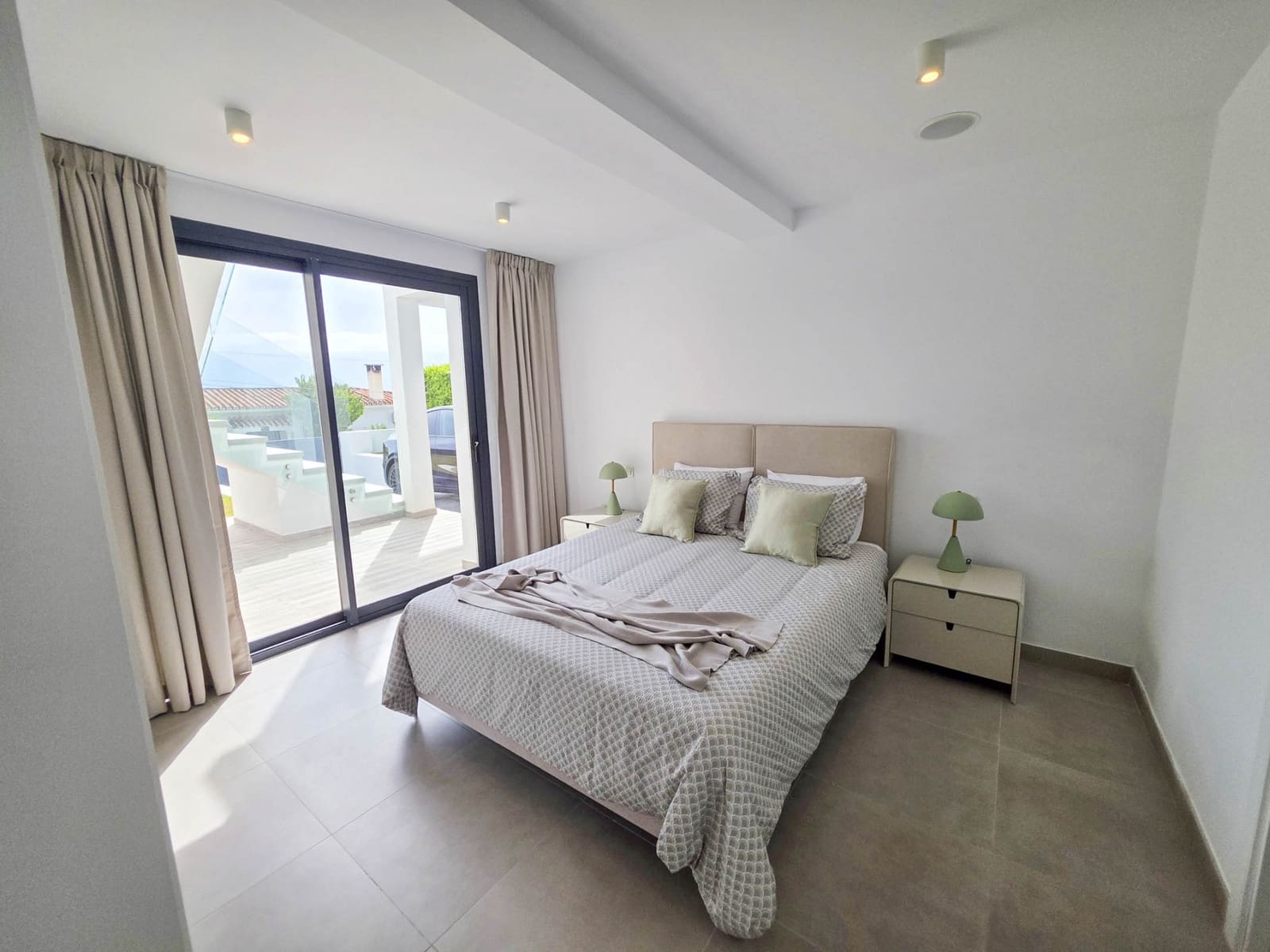 4 sypialnia Willa na sprzedaż w Buenas Noches z basenem garażem - 1 099 999 € (Ref: 9248163)