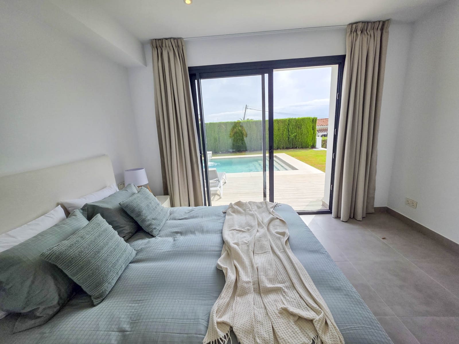 4 sypialnia Willa na sprzedaż w Buenas Noches z basenem garażem - 1 099 999 € (Ref: 9248163)