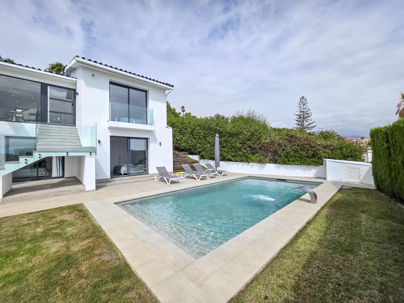 4 sypialnia Willa na sprzedaż w Buenas Noches z basenem garażem - 1 099 999 € (Ref: 9248163)