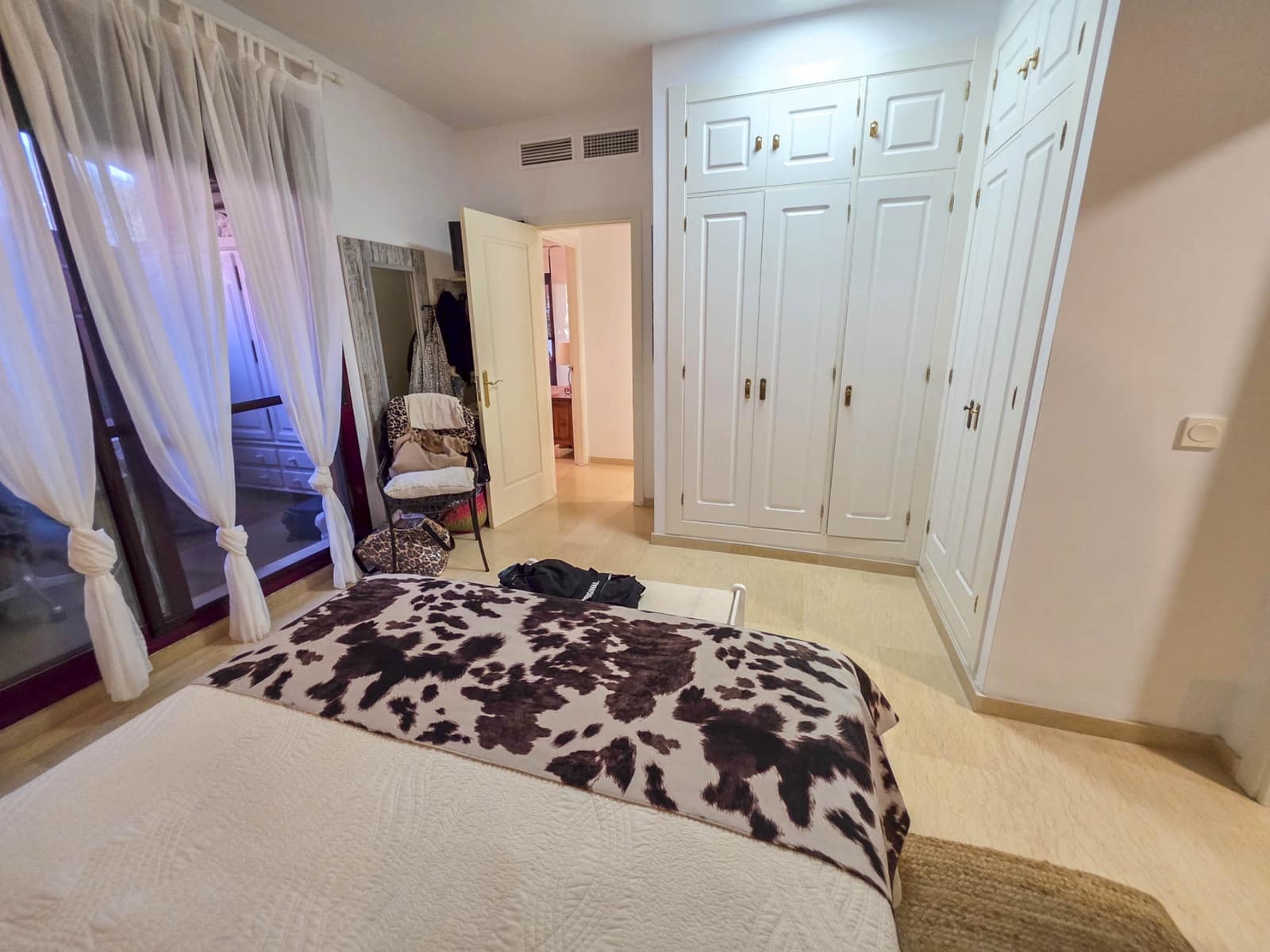 3 slaapkamer Appartement te koop in La Duquesa / Puerto de la Duquesa met zwembad garage - € 499.000 (Ref: 9262449)