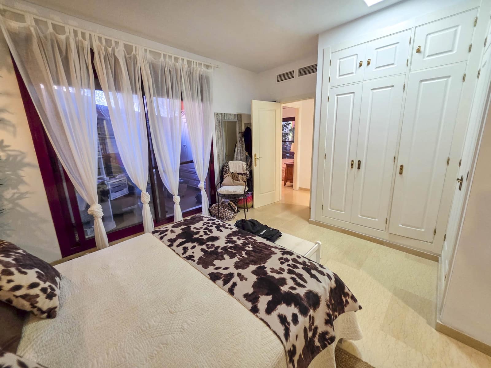 3 slaapkamer Appartement te koop in La Duquesa / Puerto de la Duquesa met zwembad garage - € 499.000 (Ref: 9262449)