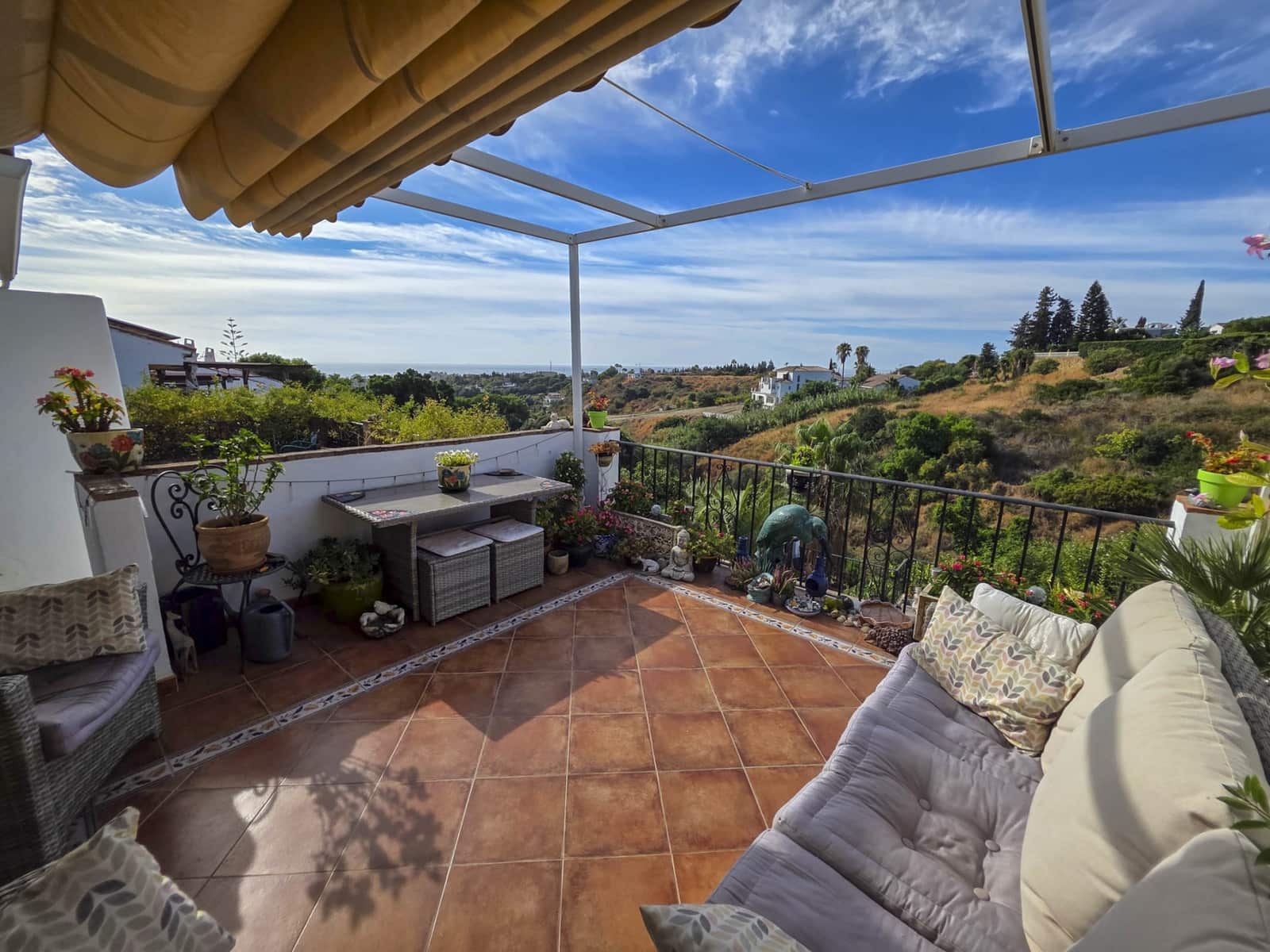 3 soveværelse Byhus til salg i Estepona med swimmingpool garage - € 475.000 (Ref: 9265381)