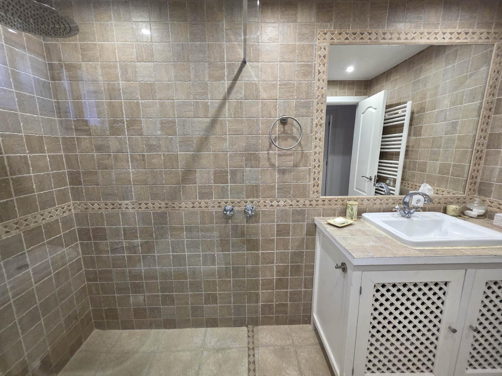 3 soveværelse Byhus til salg i Estepona med swimmingpool garage - € 475.000 (Ref: 9265381)