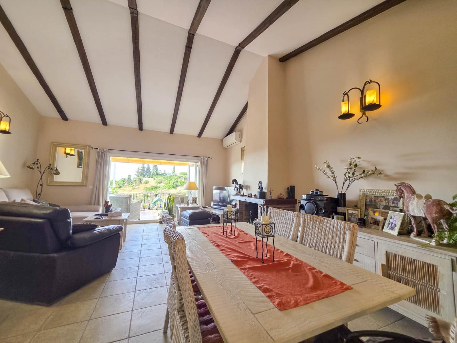 3 soveværelse Byhus til salg i Estepona med swimmingpool garage - € 475.000 (Ref: 9265381)