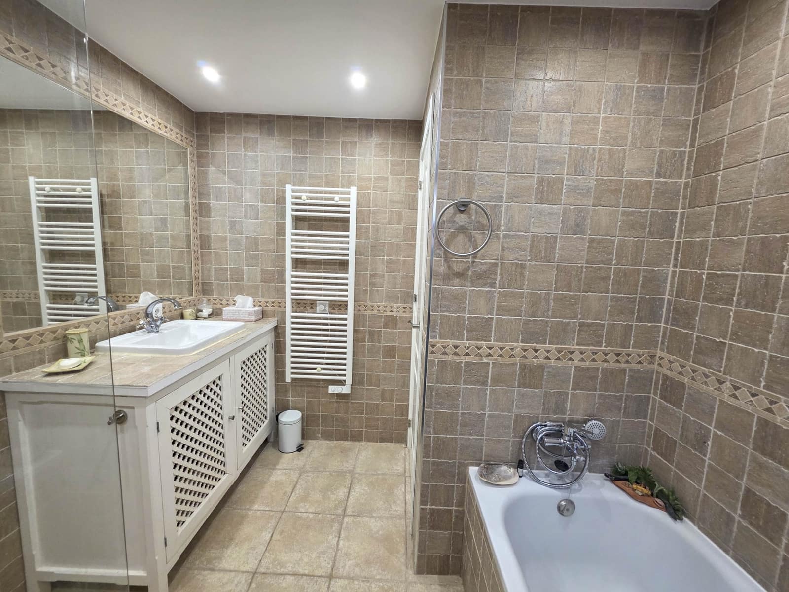 3 soveværelse Byhus til salg i Estepona med swimmingpool garage - € 475.000 (Ref: 9265381)