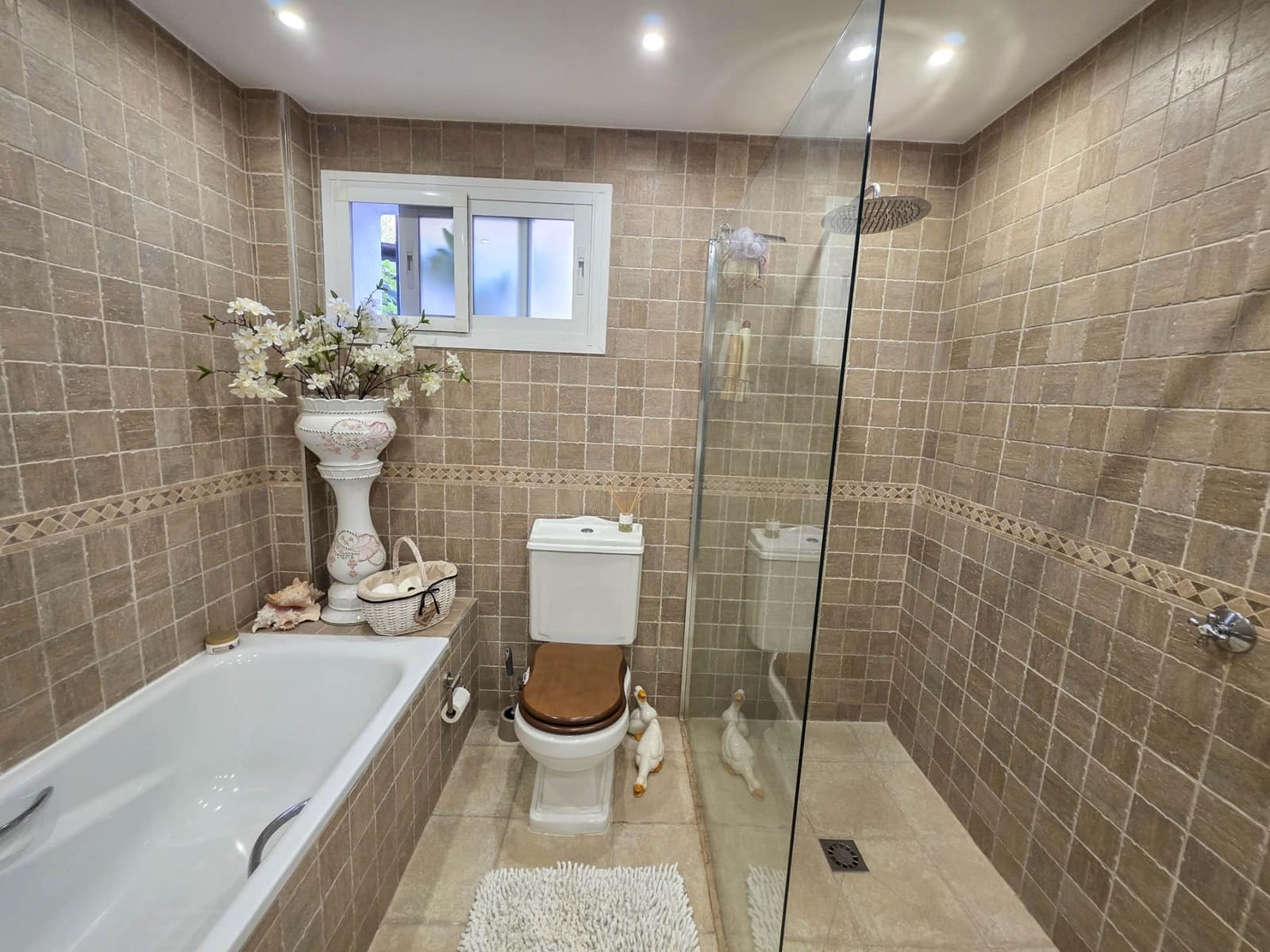 3 soveværelse Byhus til salg i Estepona med swimmingpool garage - € 475.000 (Ref: 9265381)