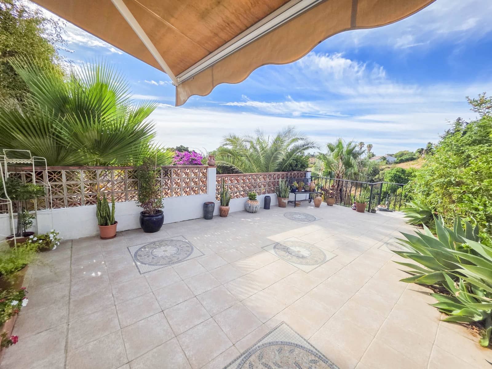 3 soveværelse Byhus til salg i Estepona med swimmingpool garage - € 475.000 (Ref: 9265381)