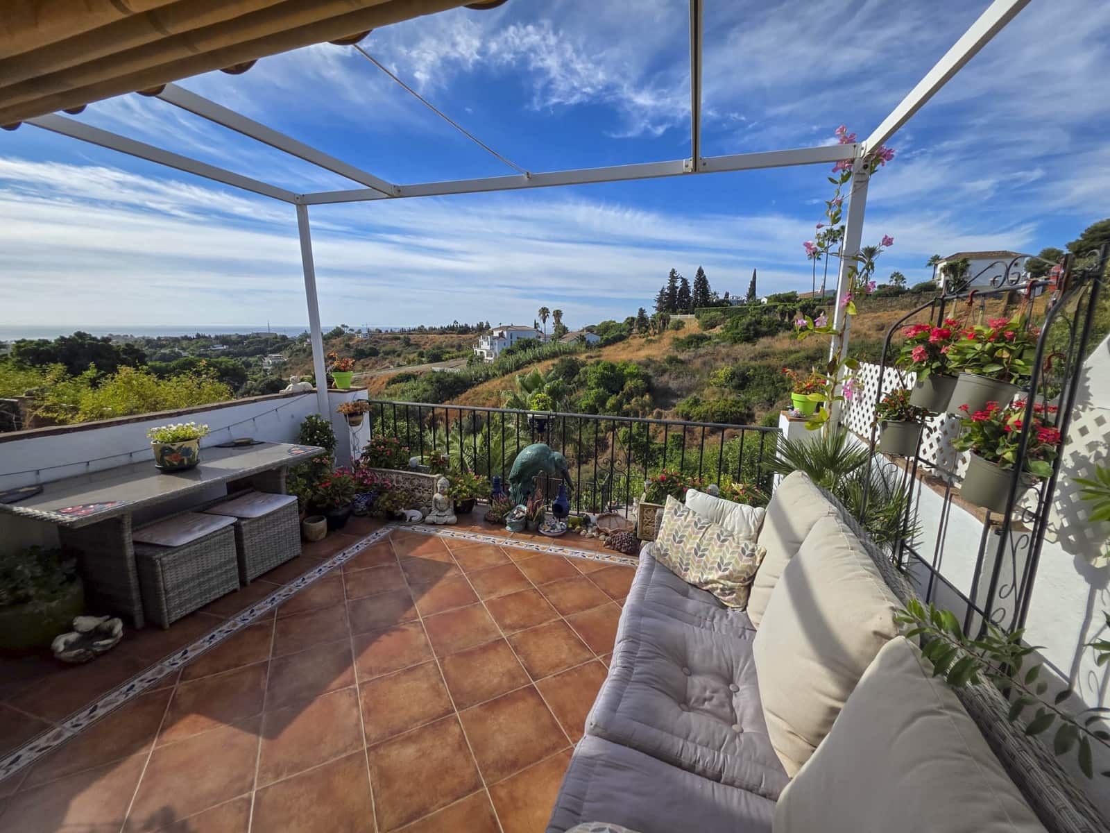 3 soveværelse Byhus til salg i Estepona med swimmingpool garage - € 475.000 (Ref: 9265381)