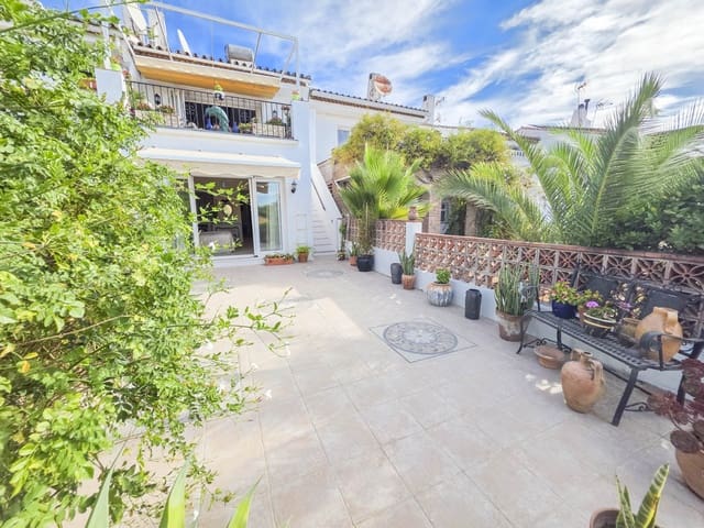 3 makuuhuone Omakotitalo myytävänä paikassa Las Lomas, Estepona mukana uima-altaan 
autotalli - 475 000 € (Ref: 9265381)