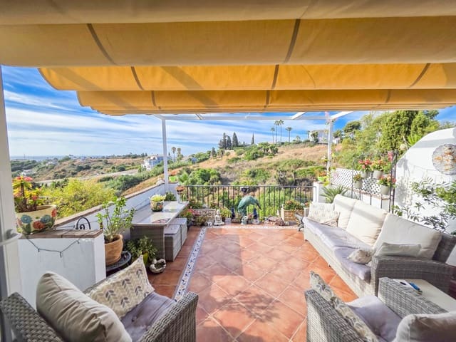 3 makuuhuone Omakotitalo myytävänä paikassa Las Lomas, Estepona mukana uima-altaan 
autotalli - 475 000 € (Ref: 9265381)