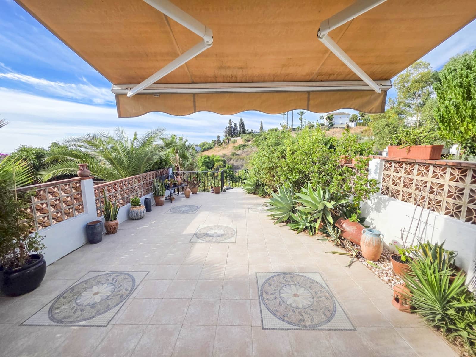 3 soveværelse Byhus til salg i Estepona med swimmingpool garage - € 475.000 (Ref: 9265381)