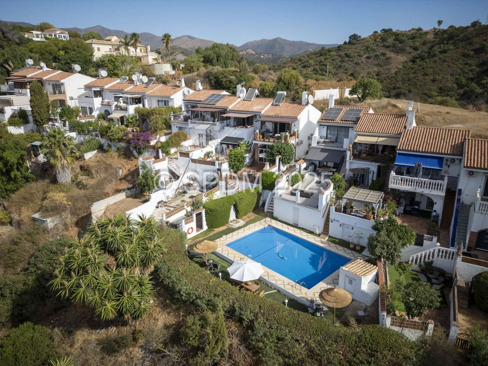 3 soveværelse Byhus til salg i Estepona med swimmingpool garage - € 475.000 (Ref: 9265381)