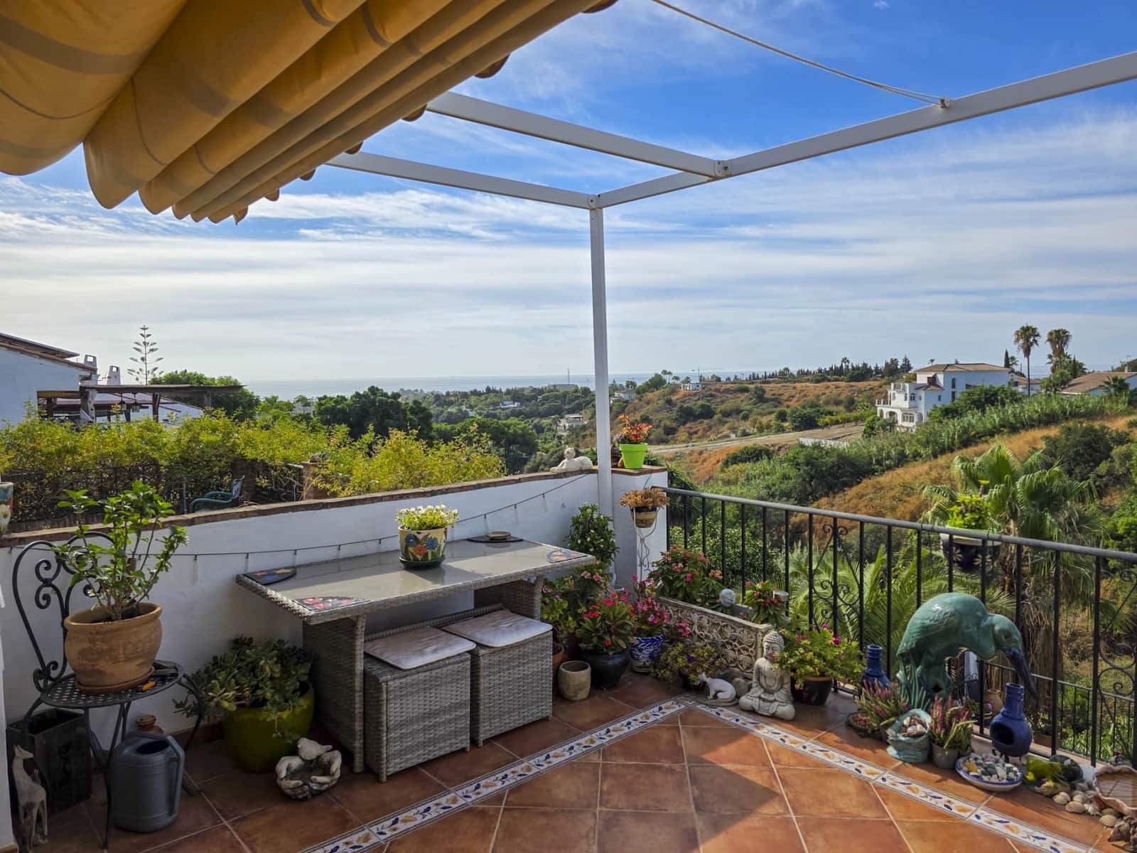 3 bedroom Townhouse for sale in Estepona with pool garage - € 475,000 (Ref: 9265381)