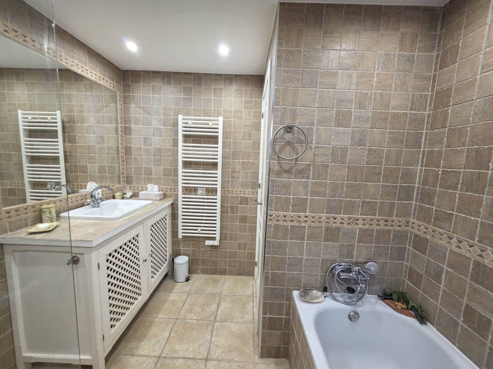 3 bedroom Townhouse for sale in Estepona with pool garage - € 475,000 (Ref: 9265381)