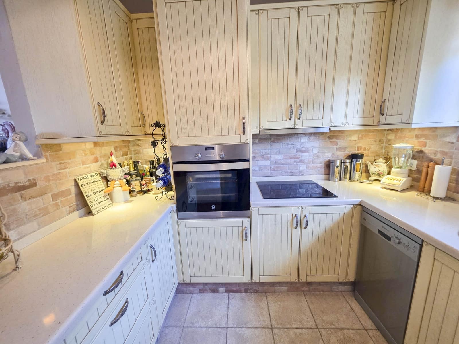 3 bedroom Townhouse for sale in Estepona with pool garage - € 475,000 (Ref: 9265381)