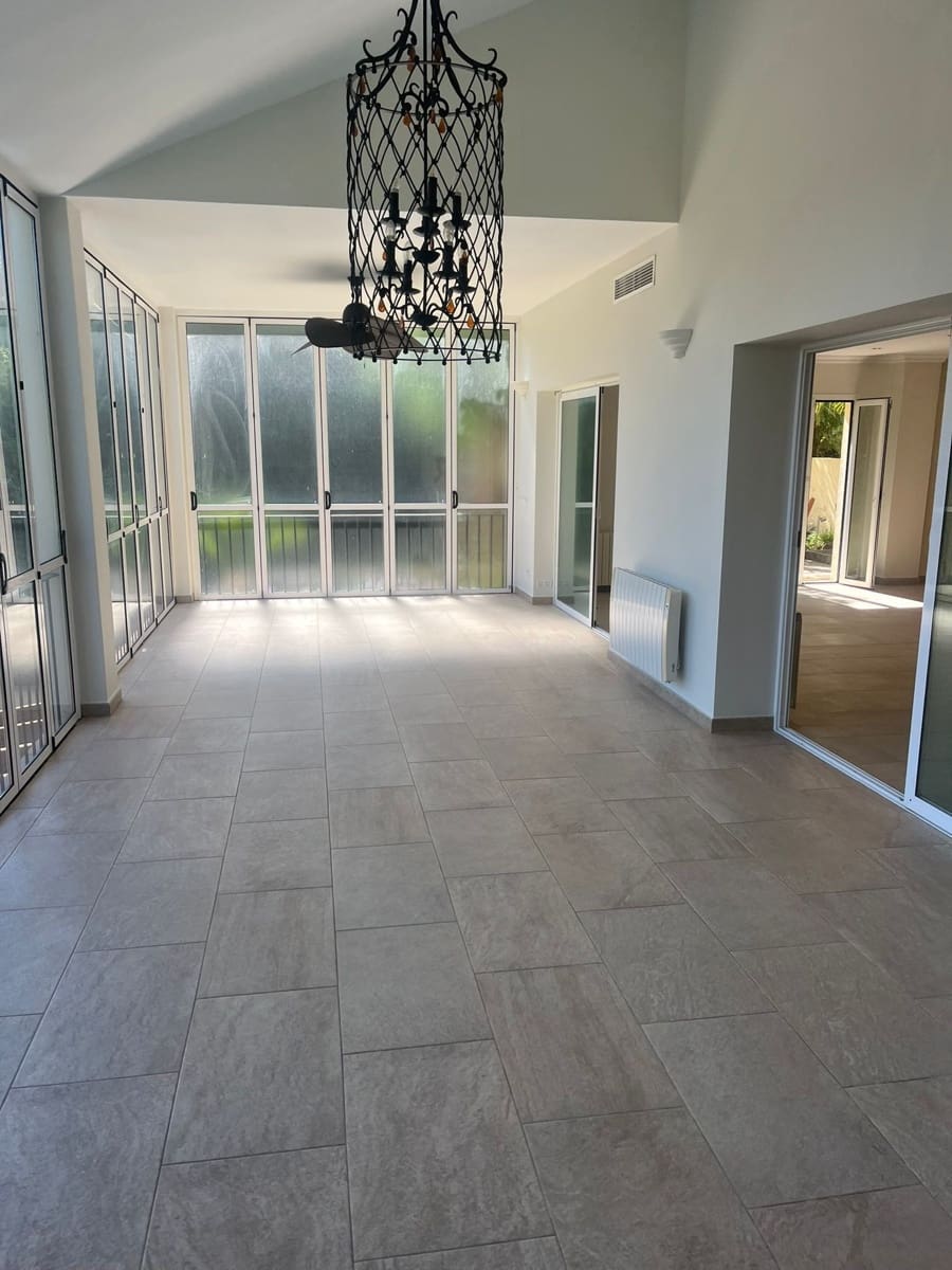 5 soveværelse Villa til salg i Sotogrande med garage - € 890.000 (Ref: 9269326)