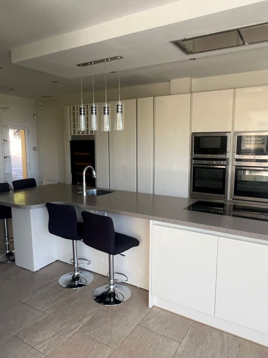 5 soveværelse Villa til salg i Sotogrande med garage - € 890.000 (Ref: 9269326)