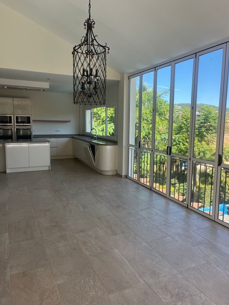 5 soveværelse Villa til salg i Sotogrande med garage - € 890.000 (Ref: 9269326)