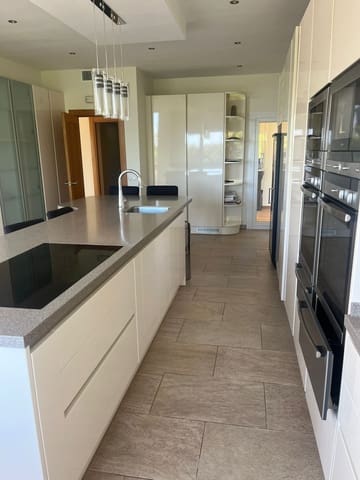 5 soverom Villa til salgs i Sotogrande, San Roque med garasje - € 890 000 (Ref: 9269326)