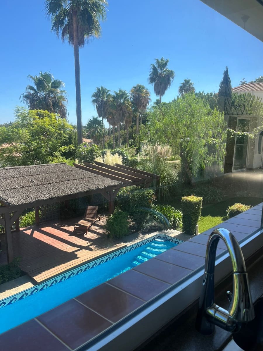 5 soveværelse Villa til salg i Sotogrande med garage - € 890.000 (Ref: 9269326)