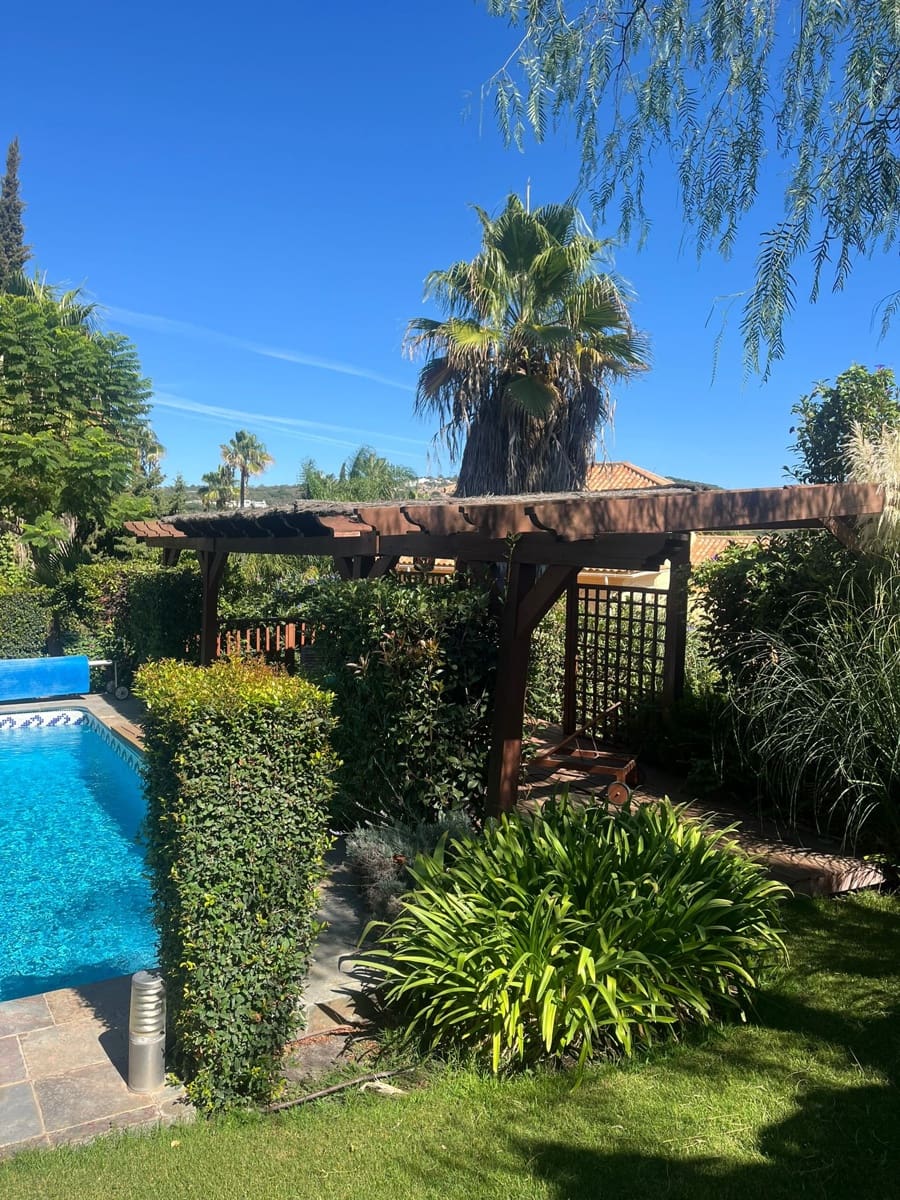 5 soveværelse Villa til salg i Sotogrande med garage - € 890.000 (Ref: 9269326)