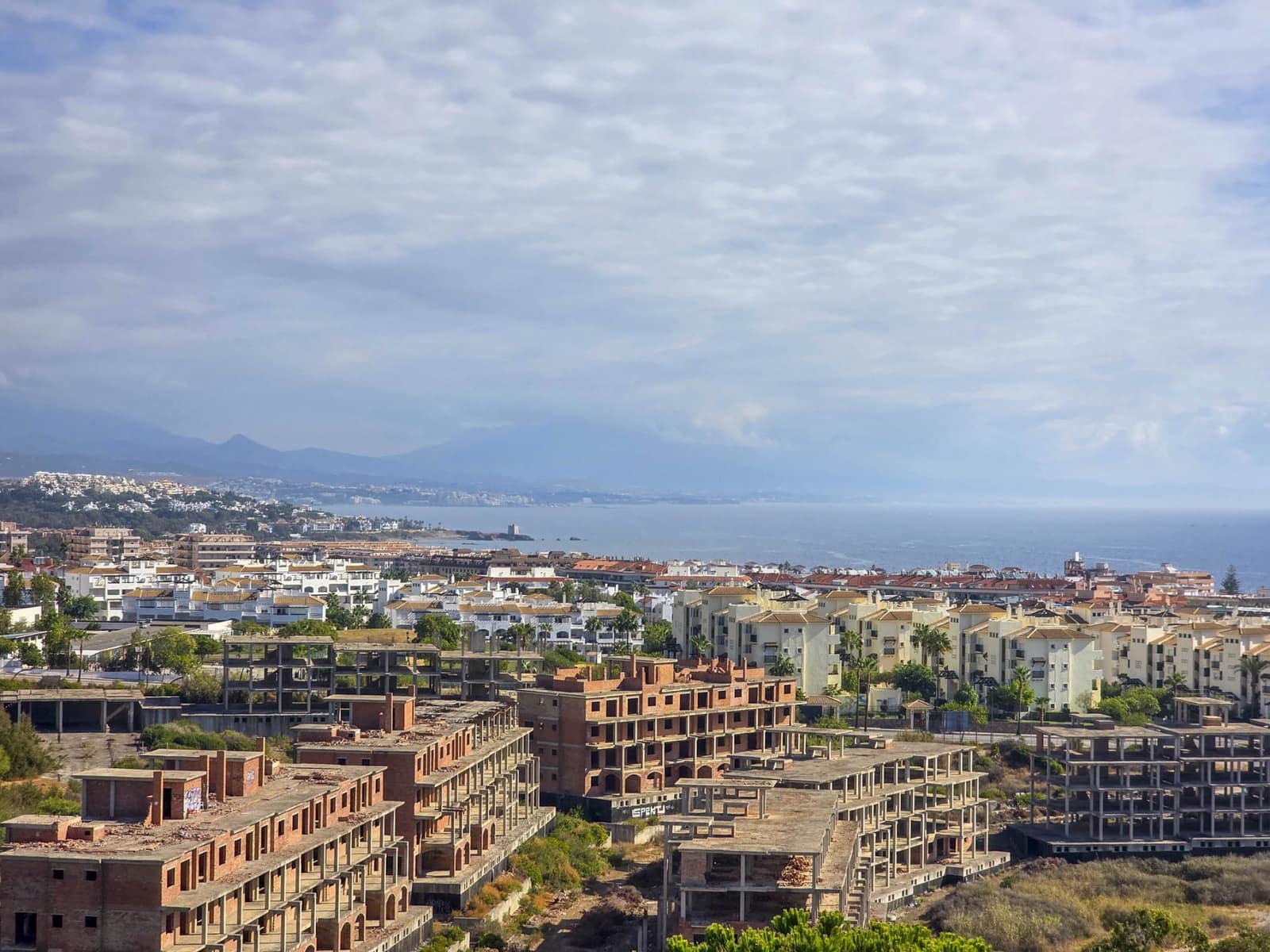 3 bedroom Apartment for sale in La Duquesa / Puerto de la Duquesa with pool - € 239,000 (Ref: 9272332)