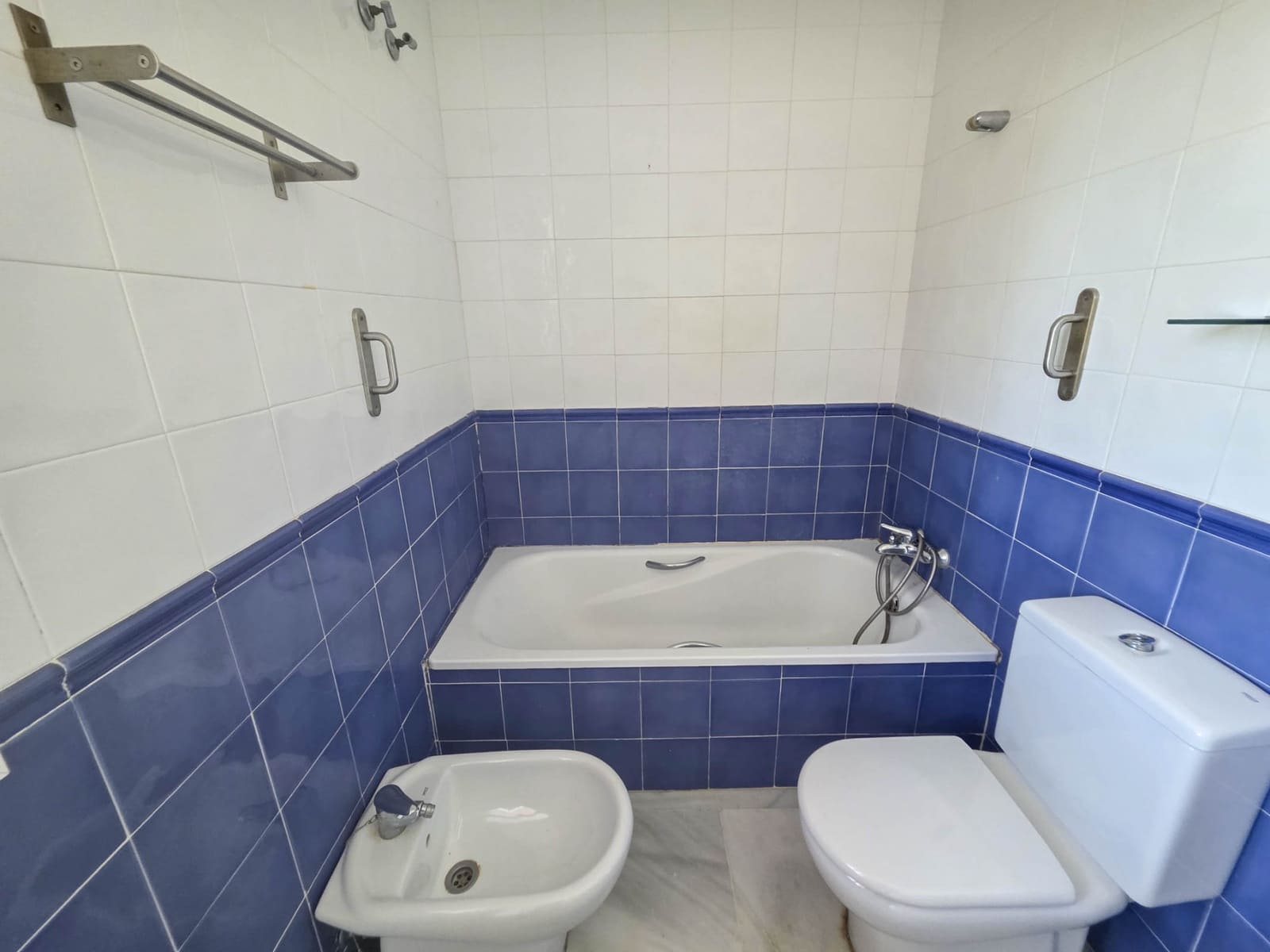 3 bedroom Apartment for sale in La Duquesa / Puerto de la Duquesa with pool - € 239,000 (Ref: 9272332)